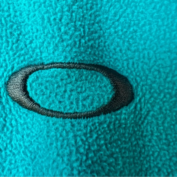 Oakley Fleece 1/4 Zip Sweater! Good condition and awesome color! - Picture 8 of 10